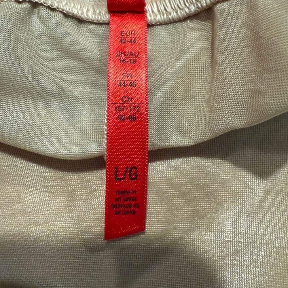 SPANX Bodysuit Large Mid-thigh - Picture 4 of 6